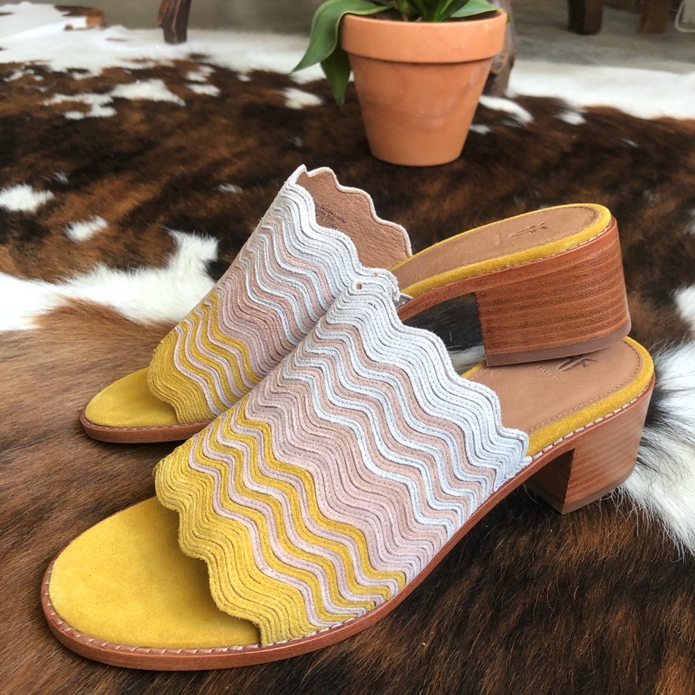 Frye Cindy Wave Mule